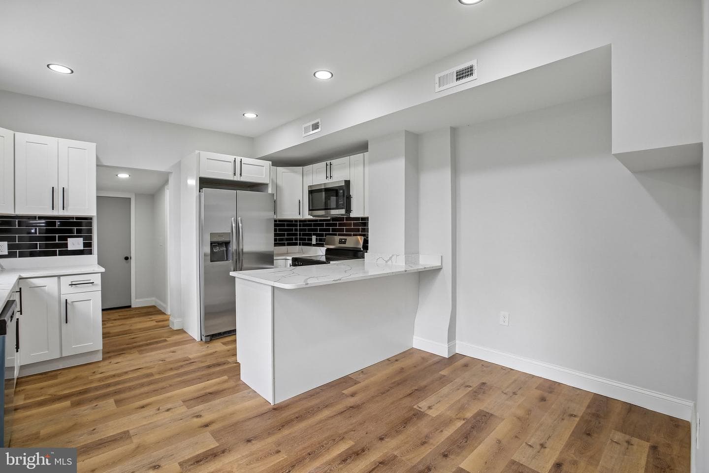 8434 Commercial Street photo 9