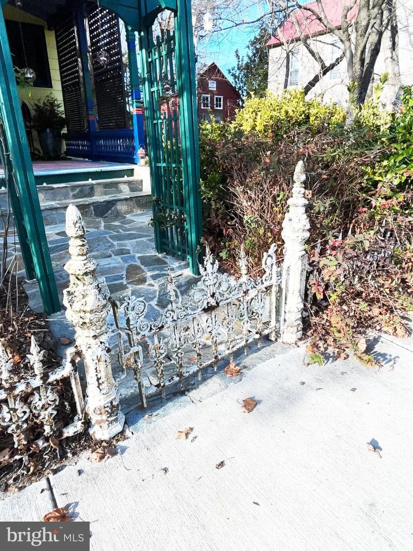 219 Sassafras Street photo 6