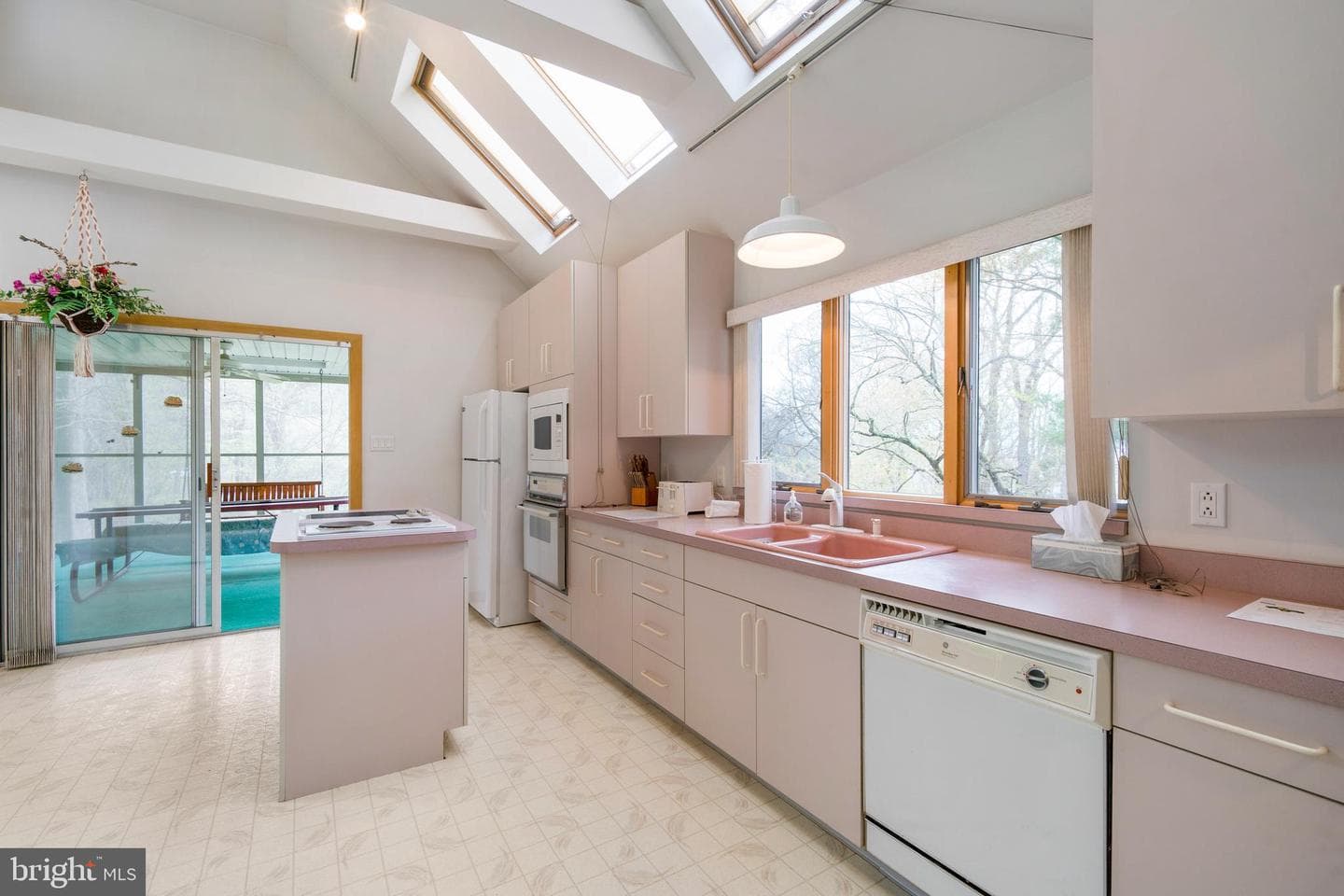 14110 3rd Avenue photo 12