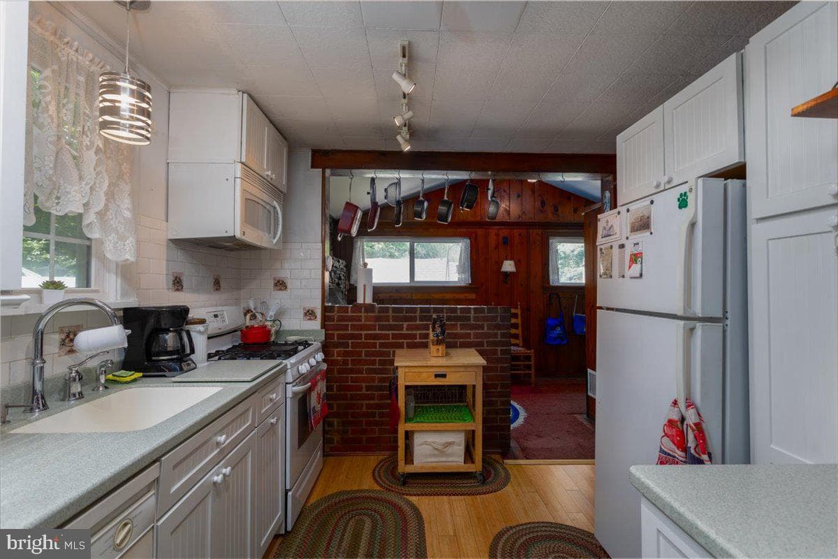 503 Dwyer Road photo 9