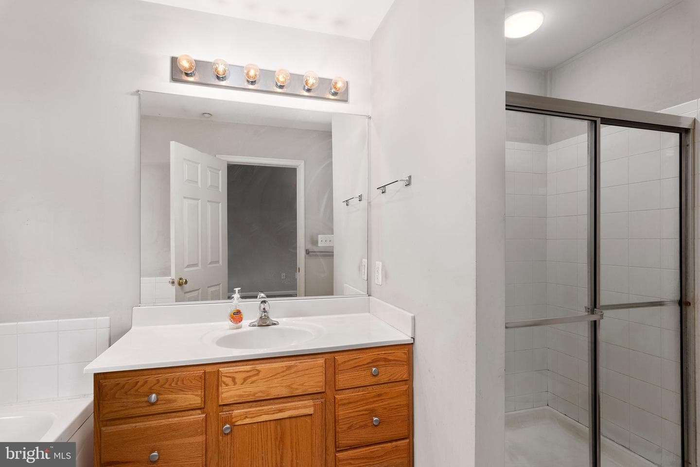 100 Acorn Drive photo 17