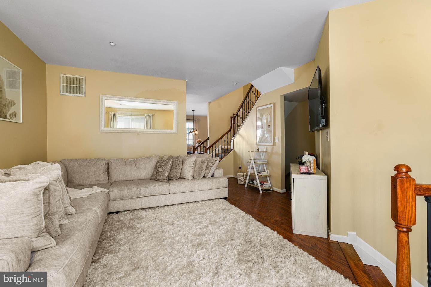 104 Oak Leaf Drive photo 3