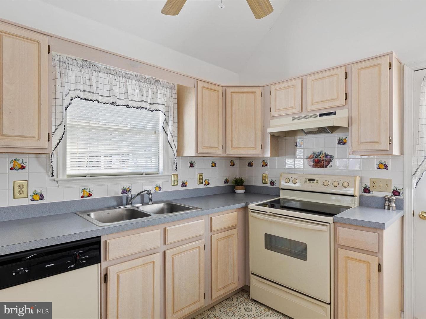 180 Birchwood Lane photo 9