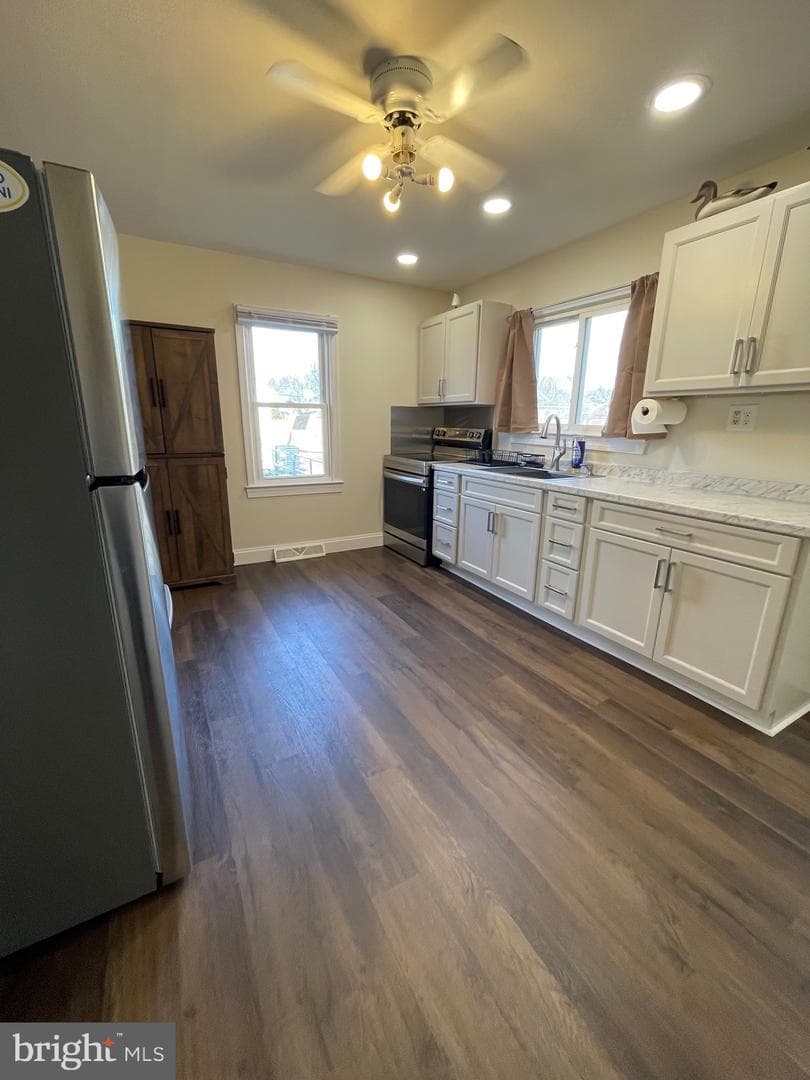 192 Comegys Street photo 2