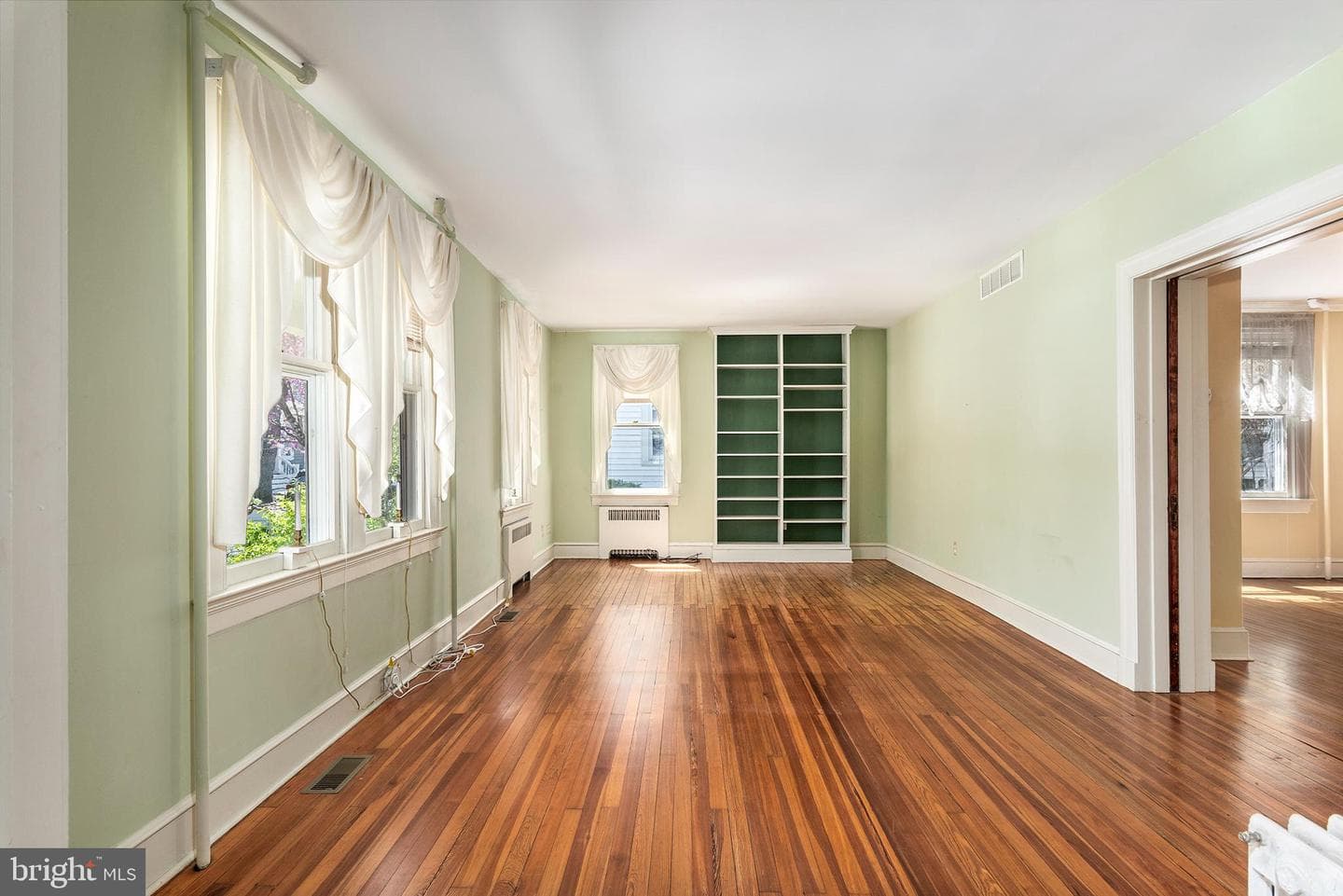 108 N Queen Street photo 10