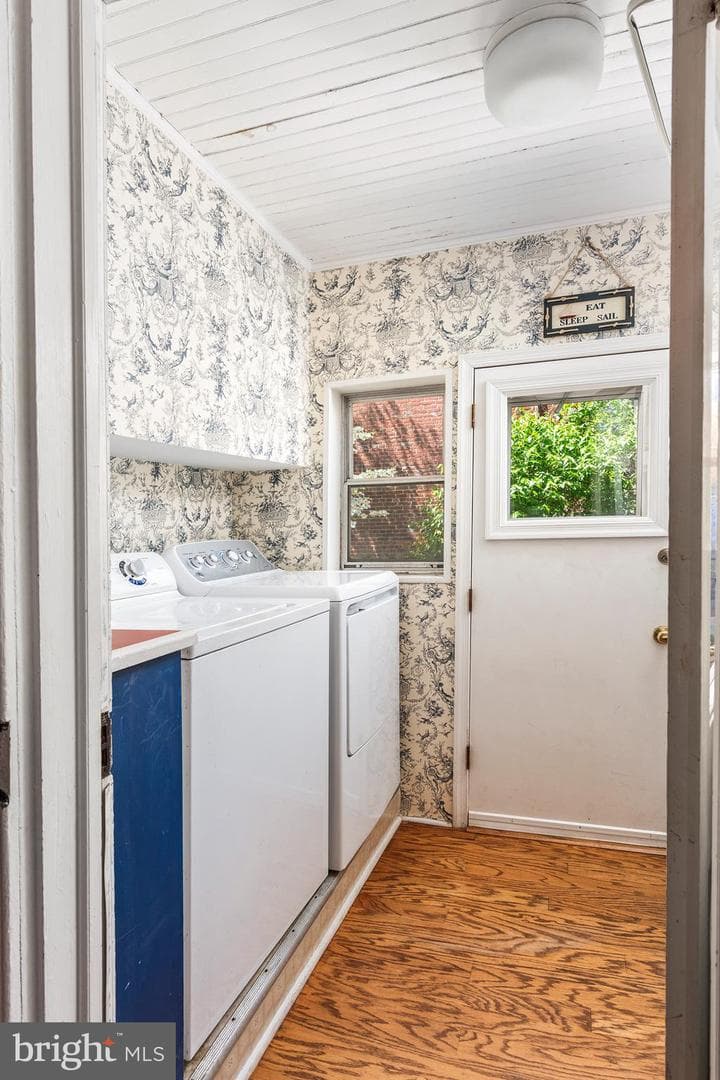 108 N Queen Street photo 13