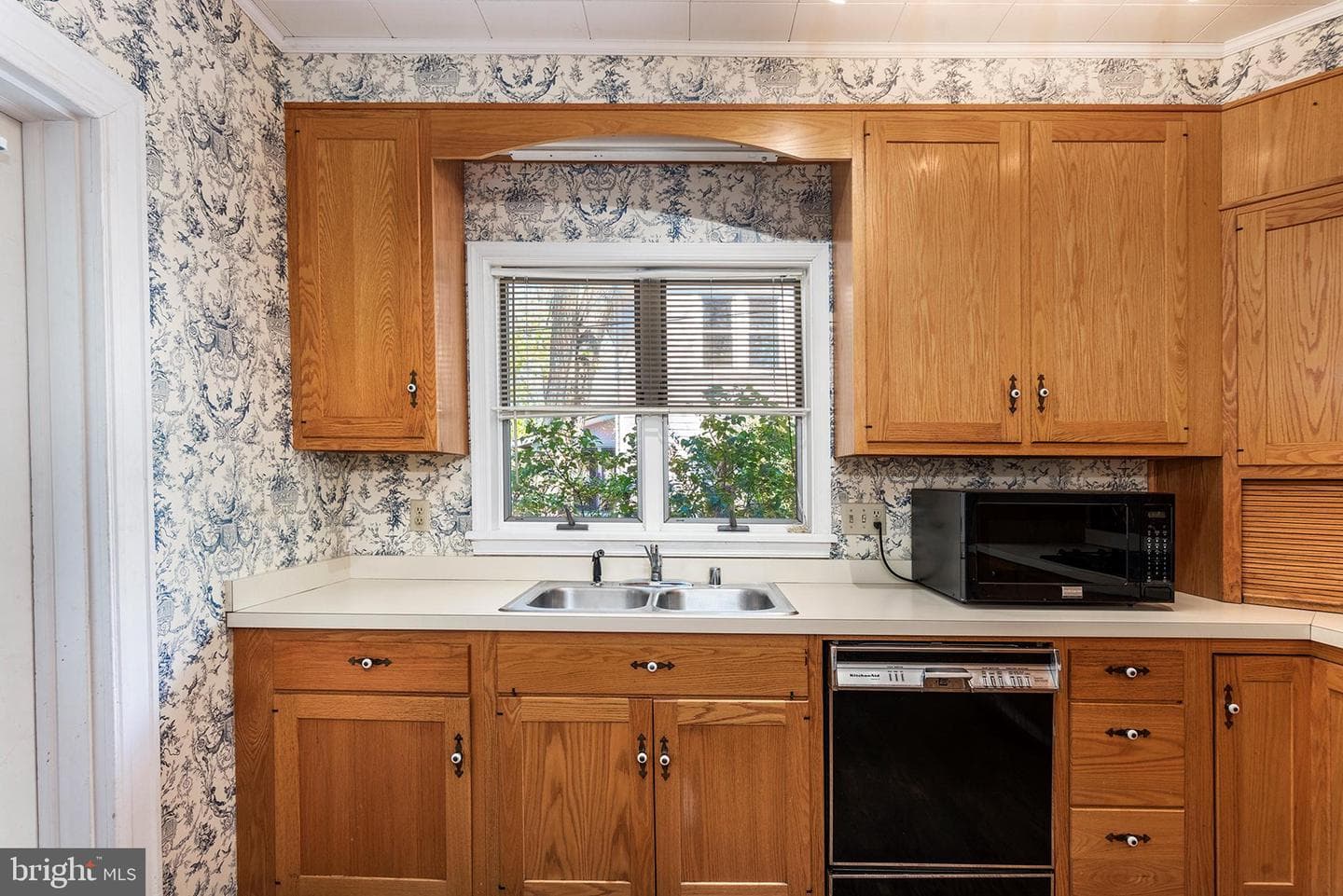 108 N Queen Street photo 16