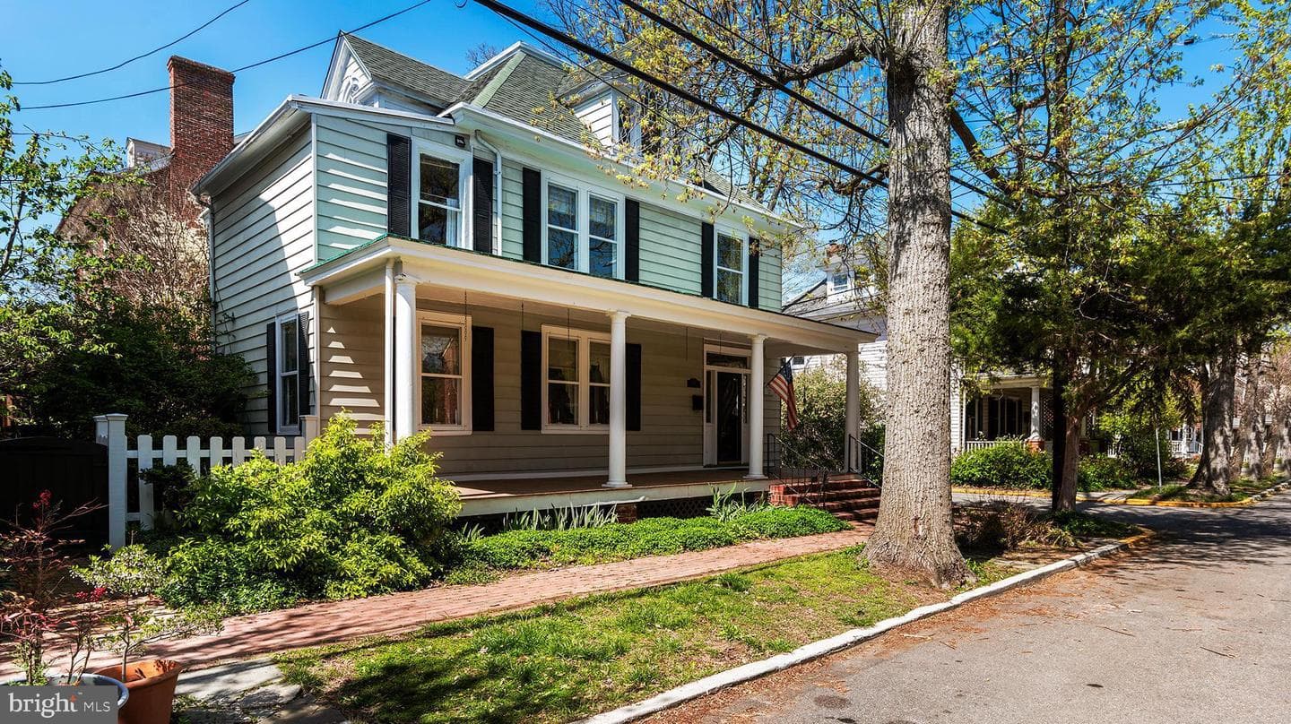 108 N Queen Street photo 2