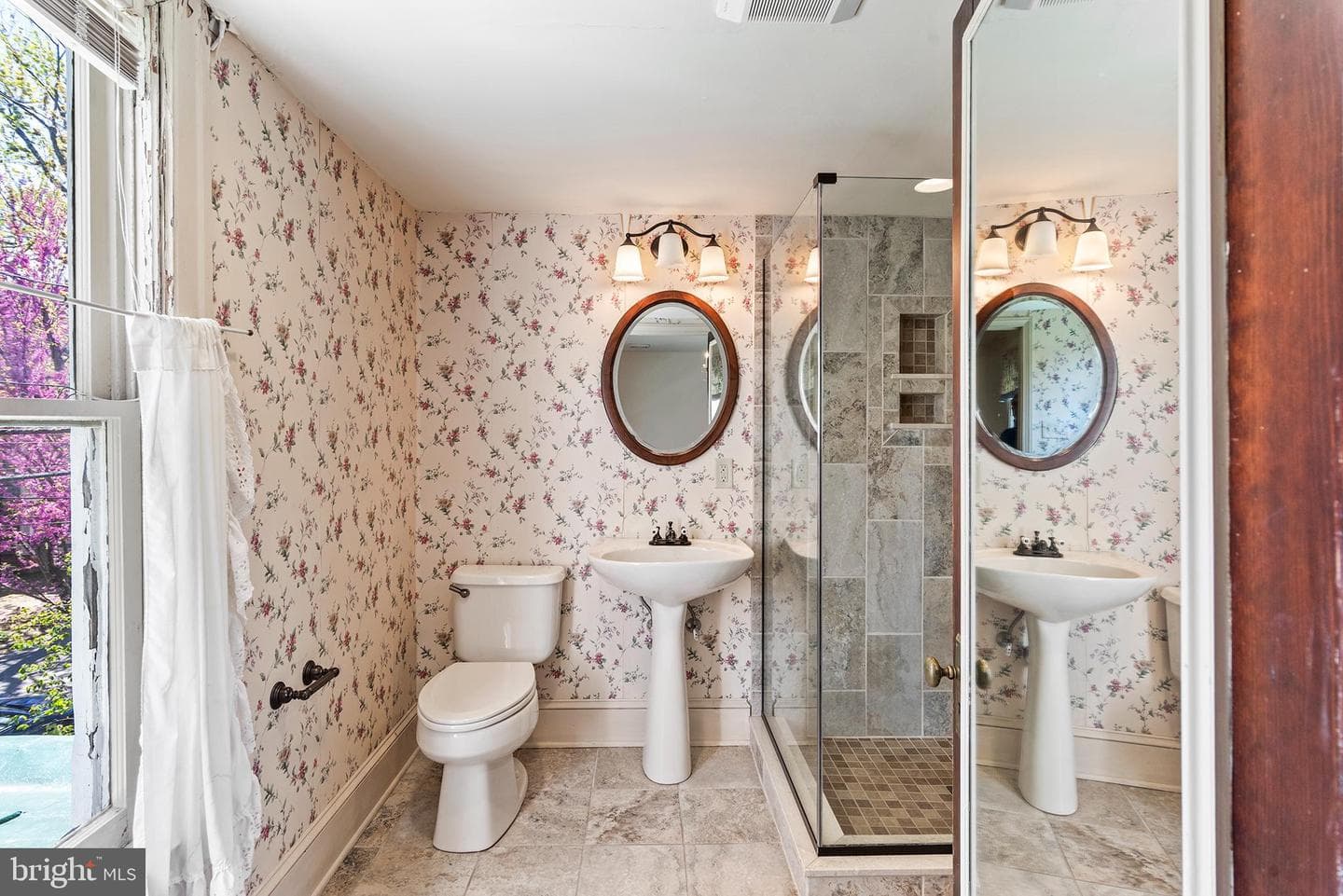 108 N Queen Street photo 21