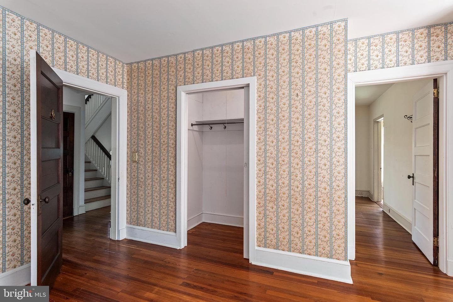108 N Queen Street photo 25