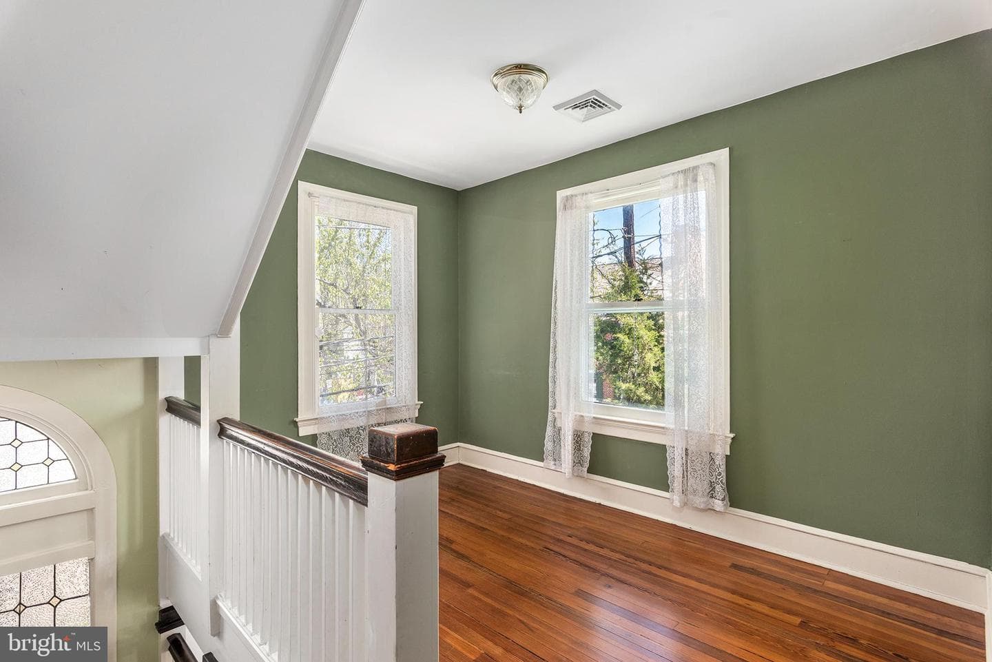 108 N Queen Street photo 28