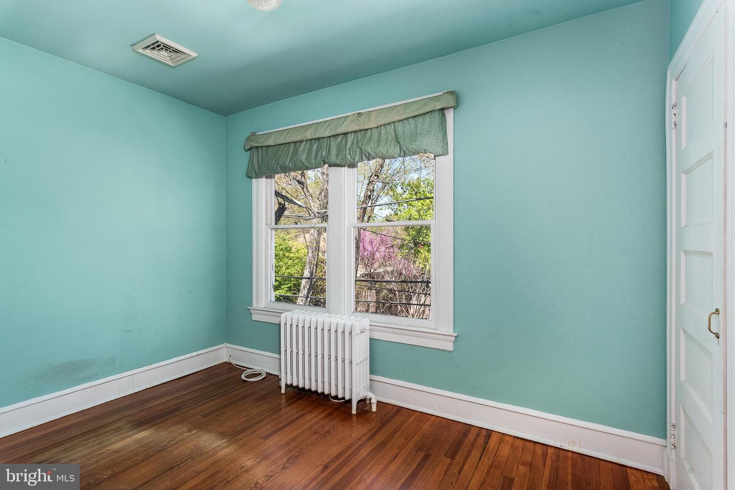 108 N Queen Street photo 31