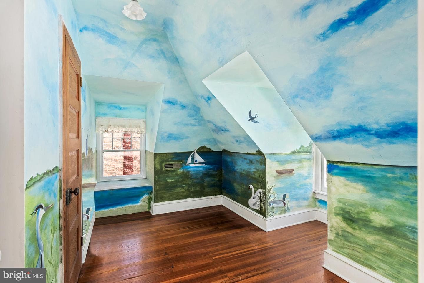 108 N Queen Street photo 37