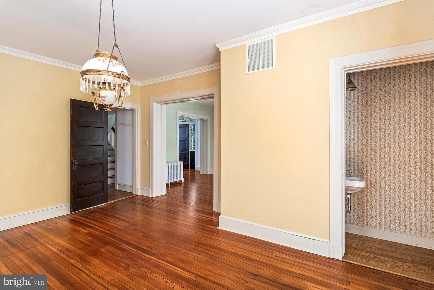 108 N Queen Street photo 5