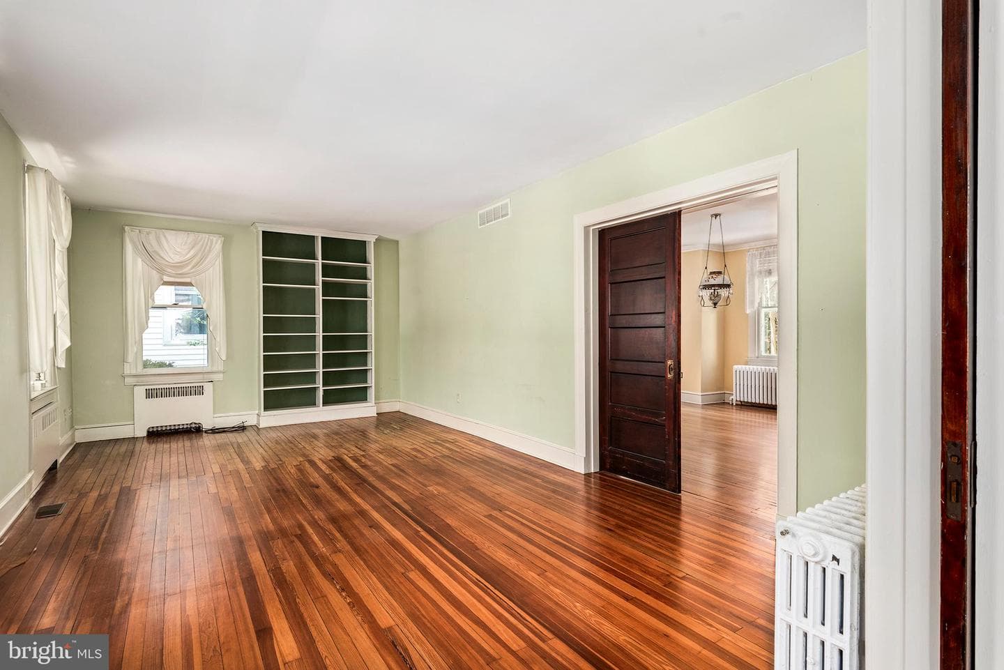 108 N Queen Street photo 8