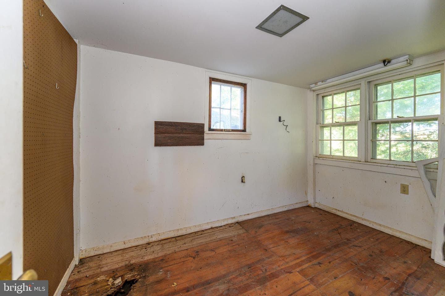 27741 Lambs Meadow Road photo 33