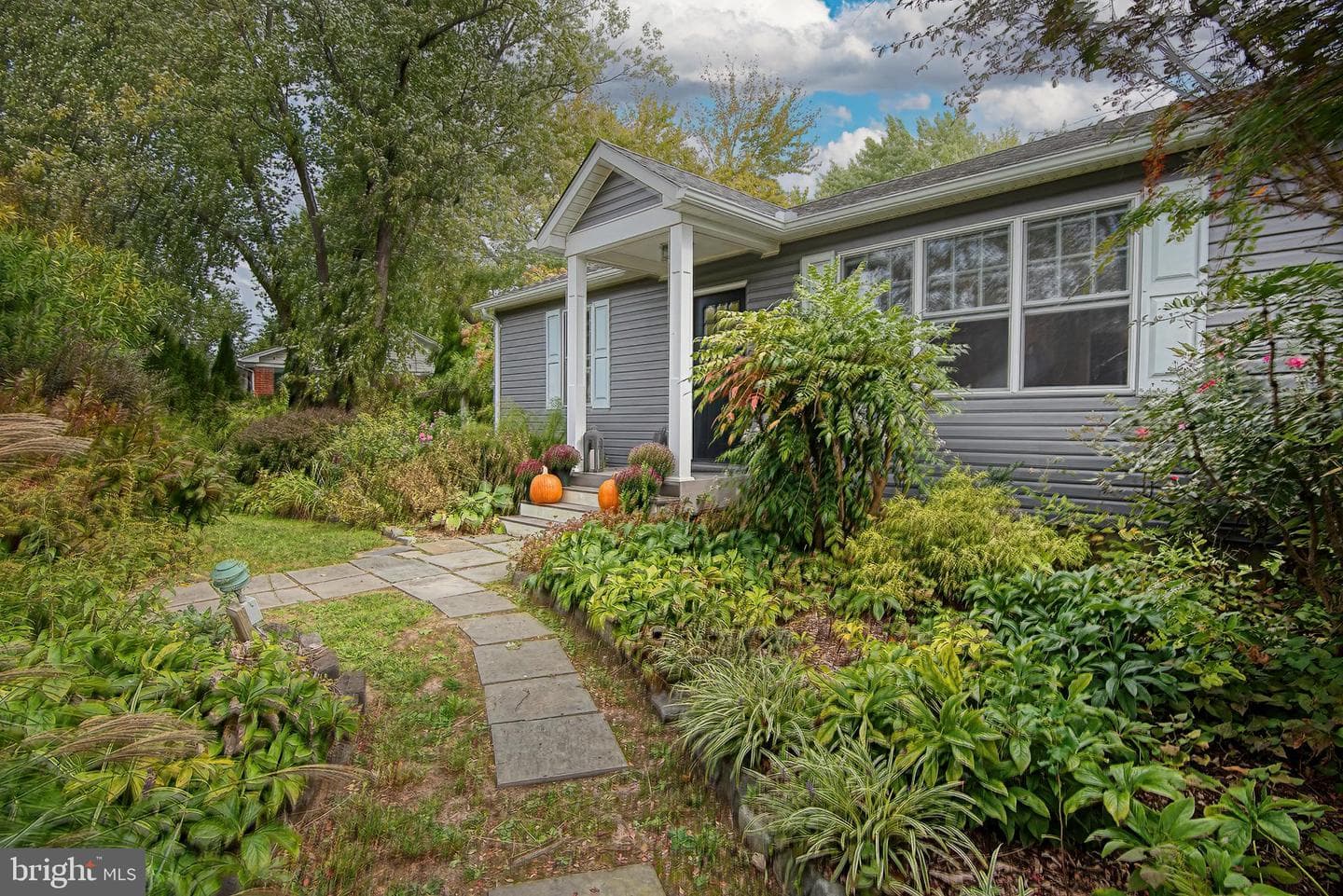 5697 Walnut Street photo 2