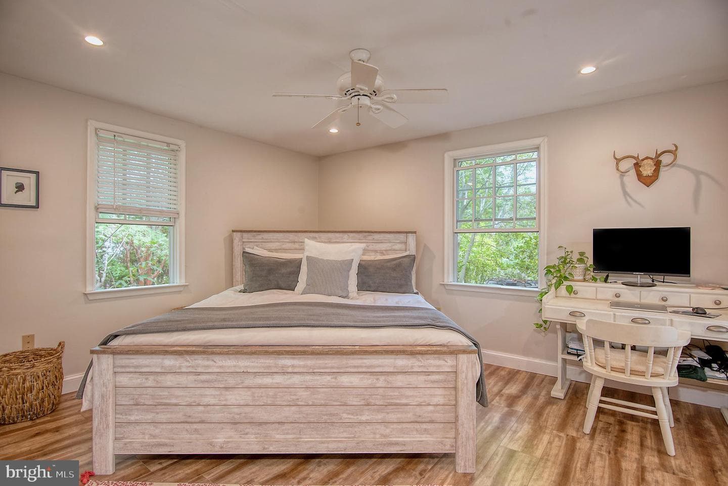 5697 Walnut Street photo 20