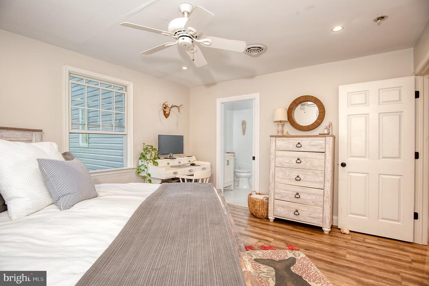 5697 Walnut Street photo 23