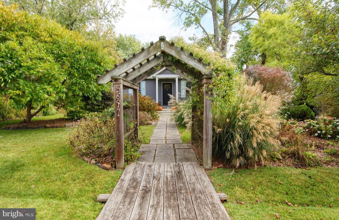 5697 Walnut Street photo 3