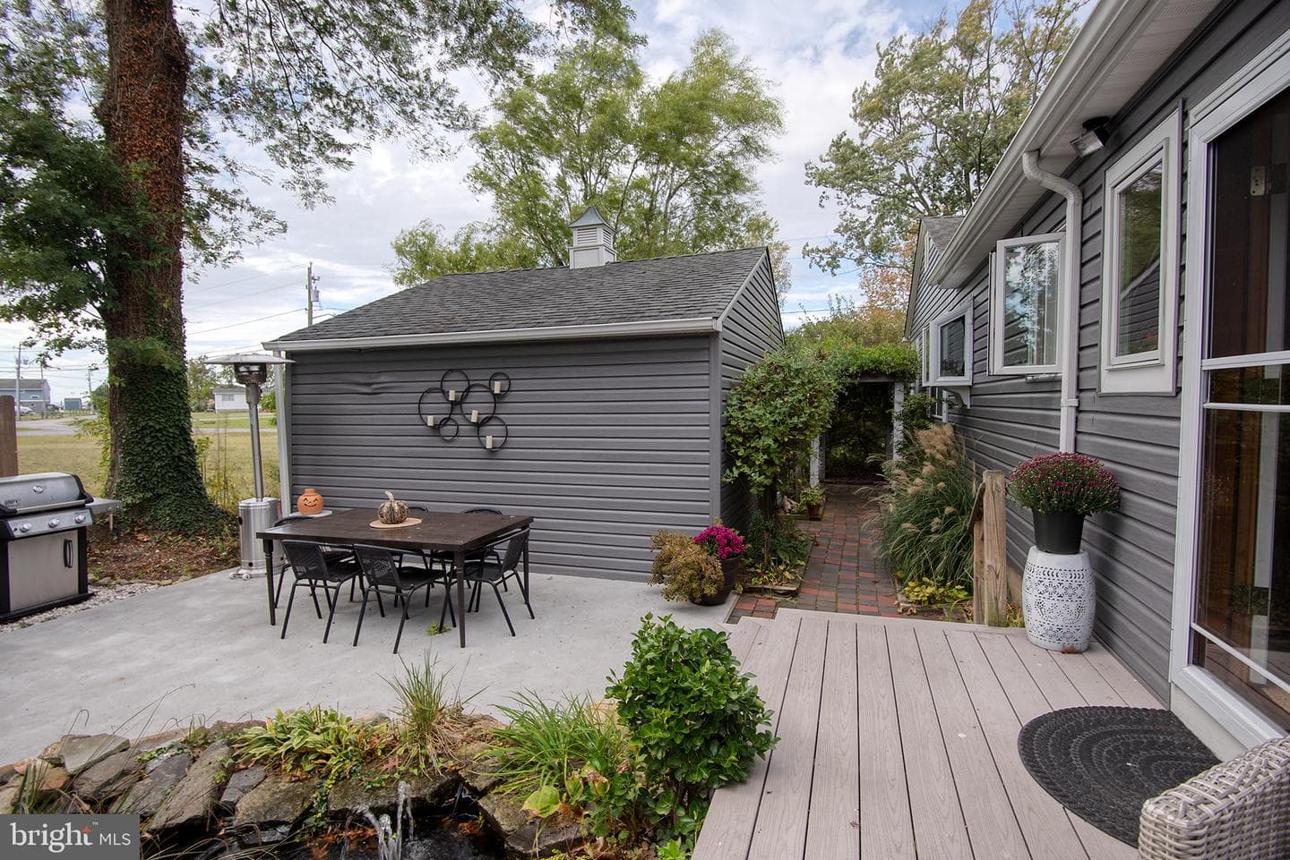 5697 Walnut Street photo 37