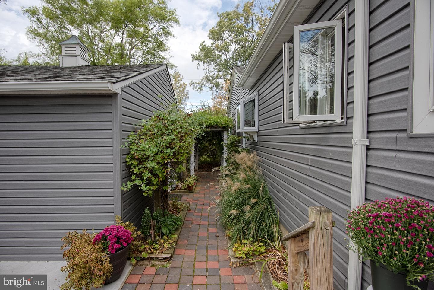5697 Walnut Street photo 38