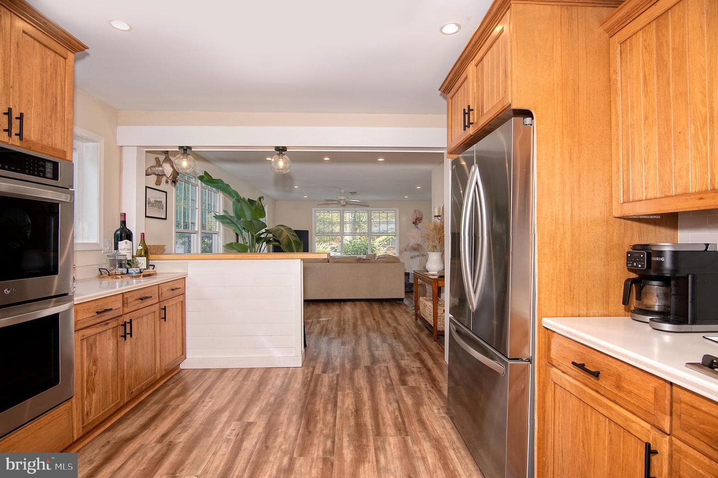 5697 Walnut Street photo 9