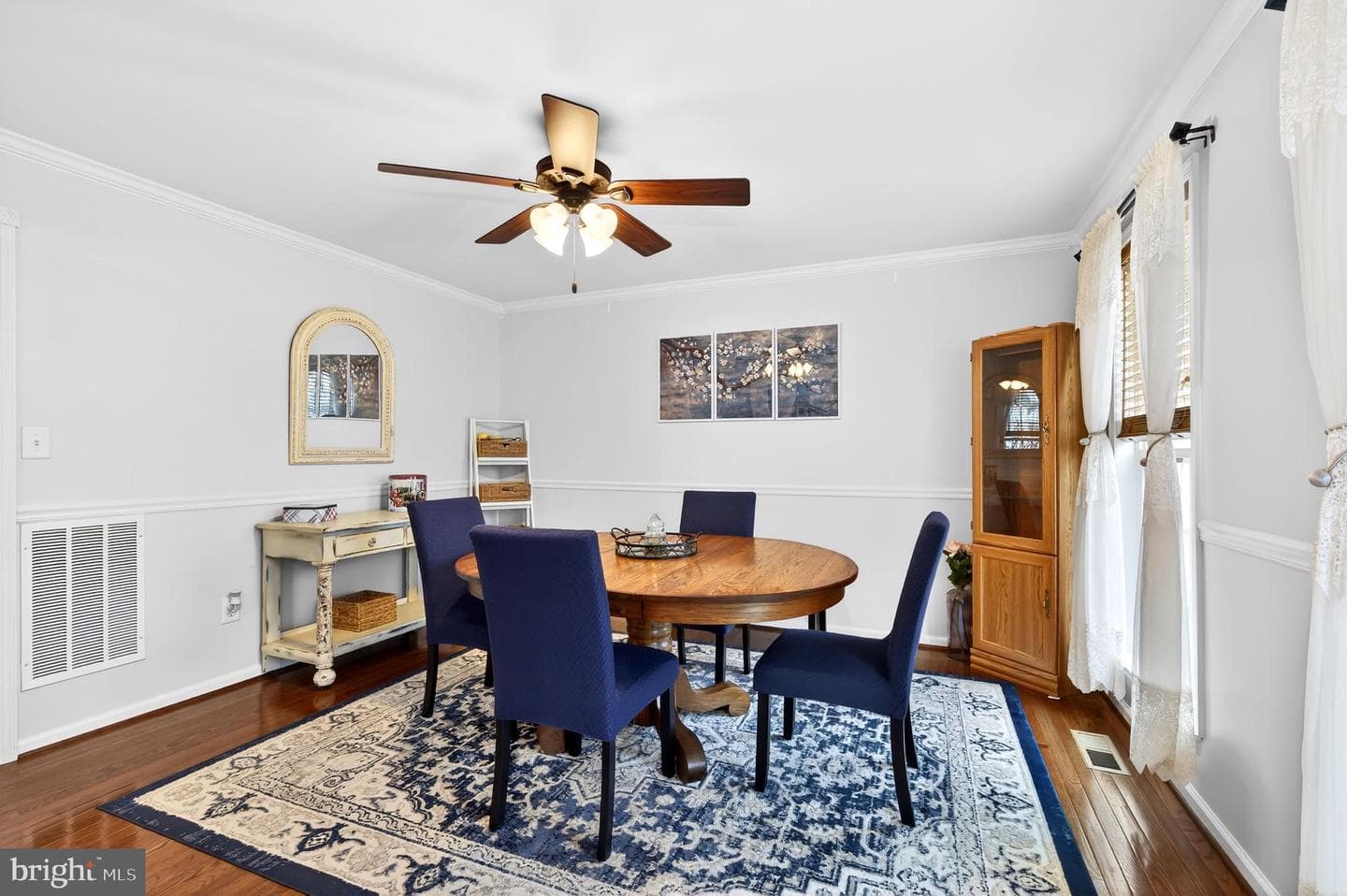 218 Camelot Drive photo 4
