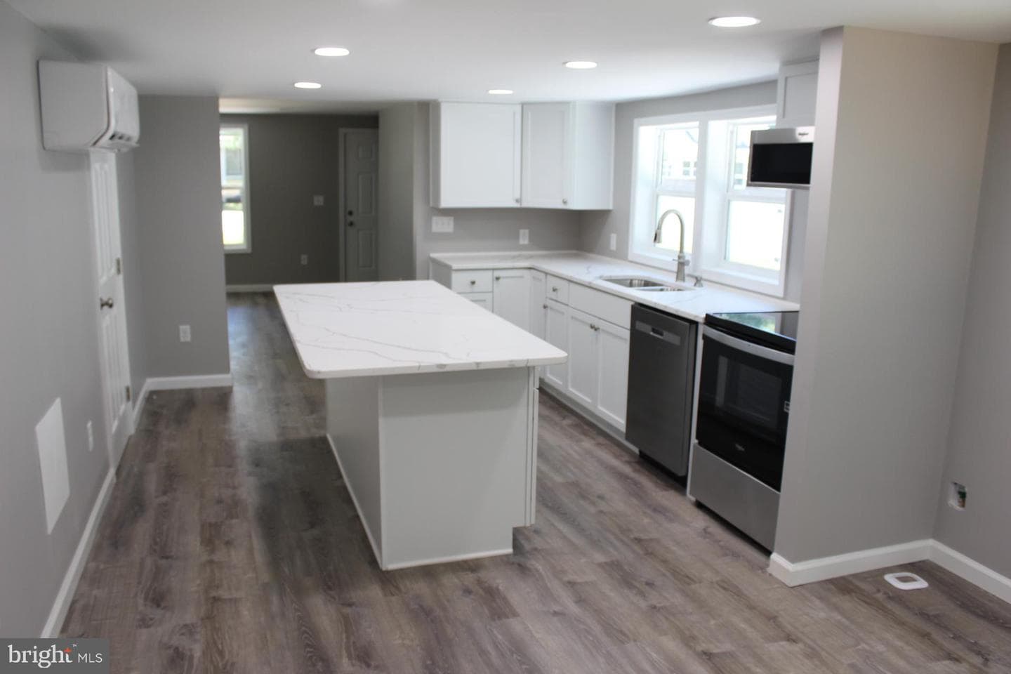 21232 Rock Hall Avenue photo 5