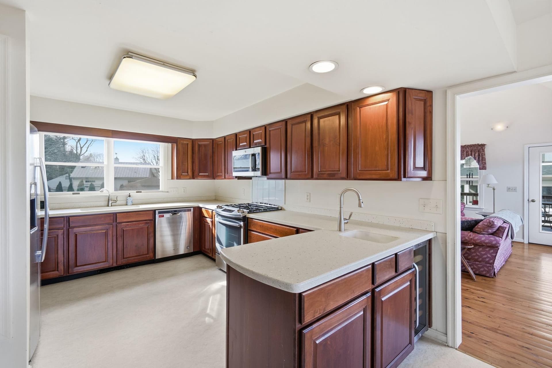 5979 Lawton Avenue photo 9
