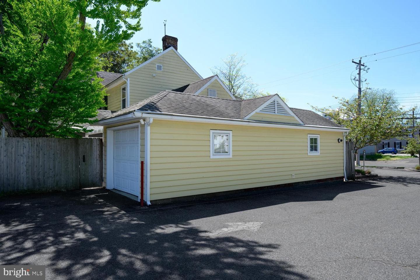106 Queen Street S photo 22