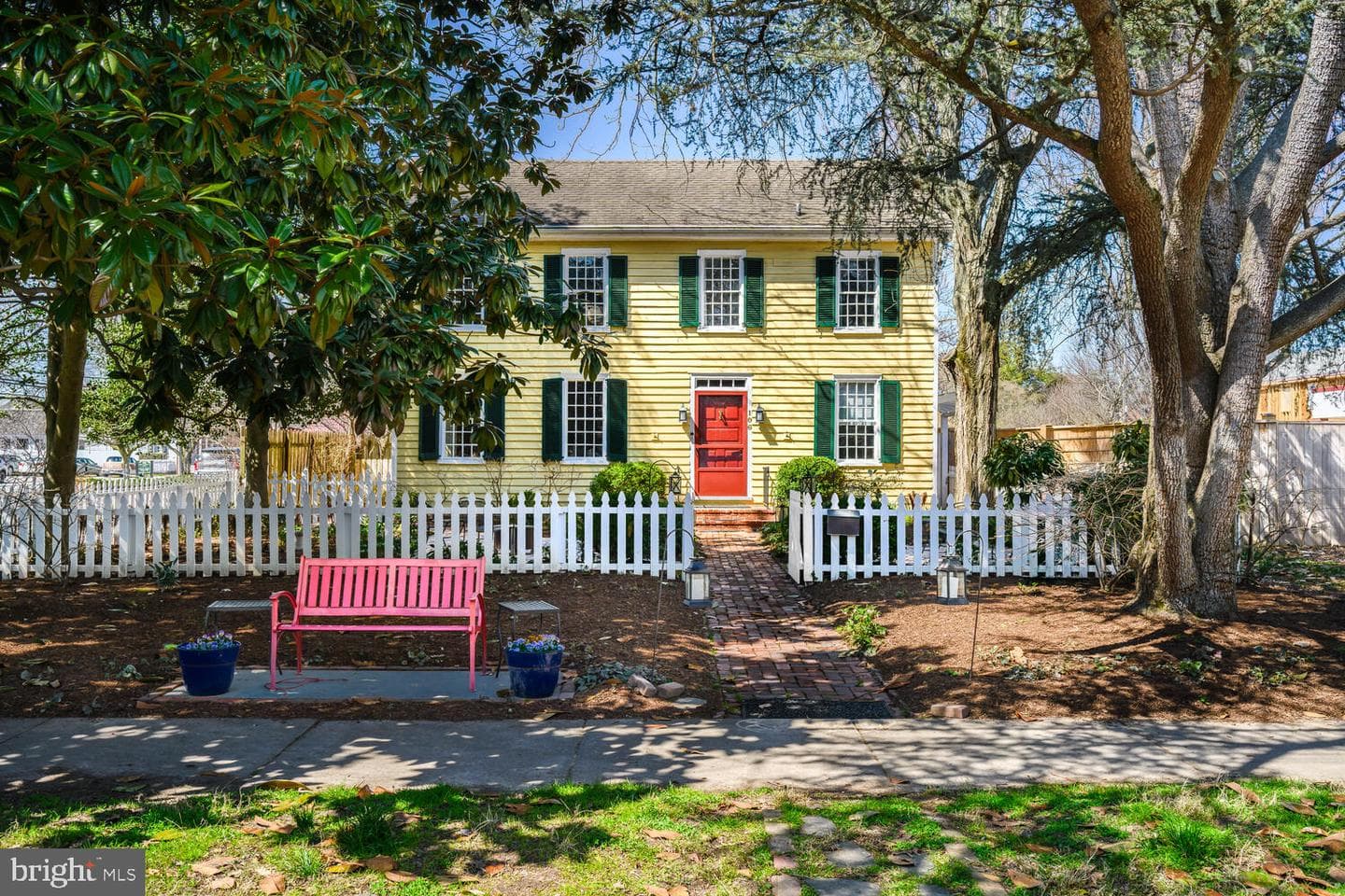 106 Queen Street S photo 23