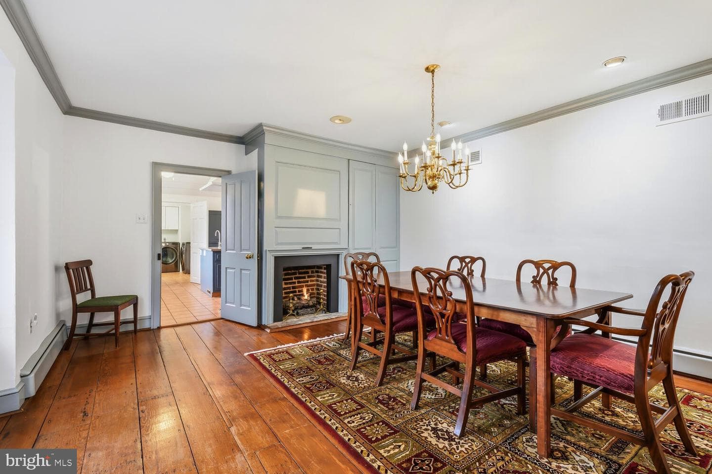 106 Queen Street S photo 36