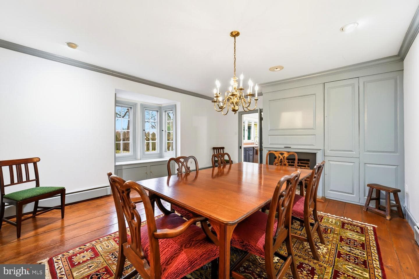 106 Queen Street S photo 37