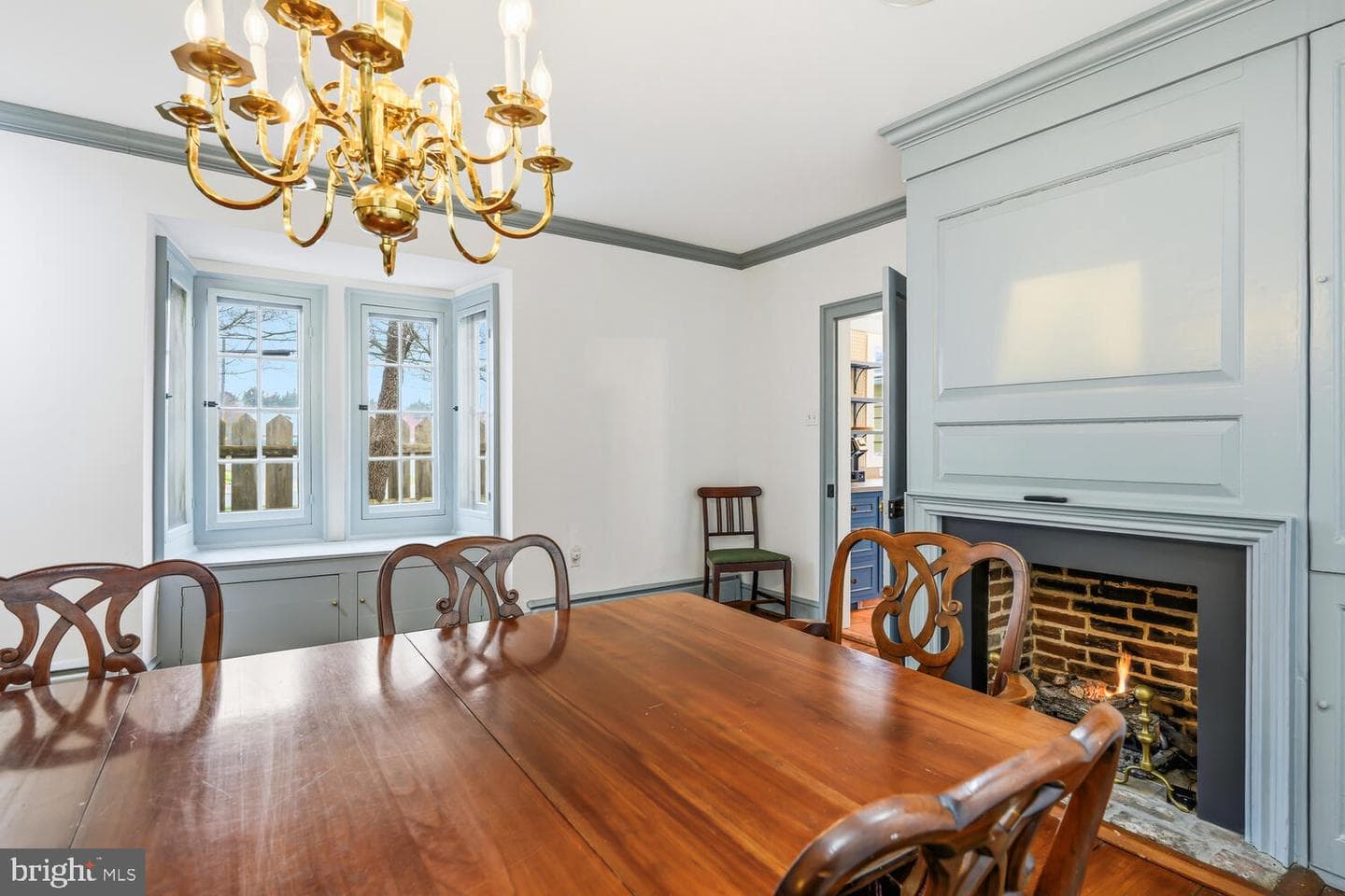 106 Queen Street S photo 38