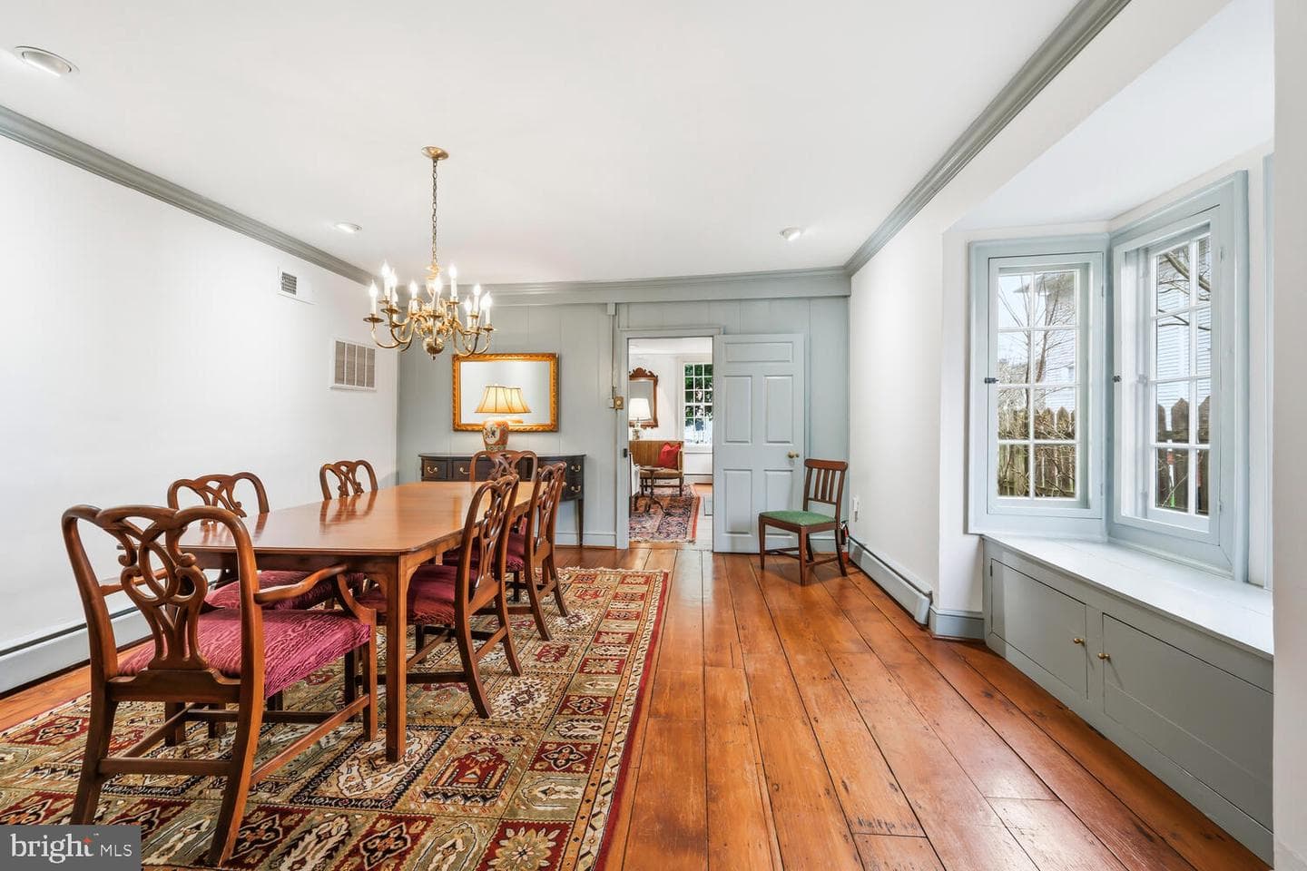 106 Queen Street S photo 39
