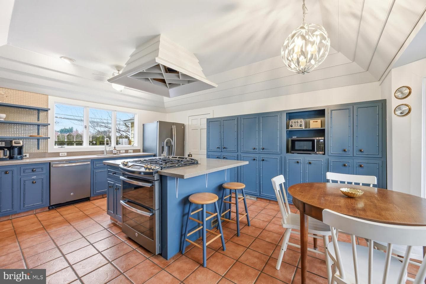 106 Queen Street S photo 42