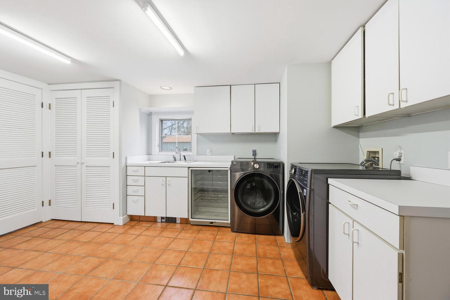 106 Queen Street S photo 45