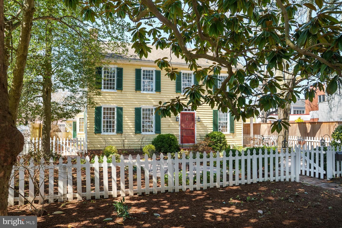 106 Queen Street S photo 71