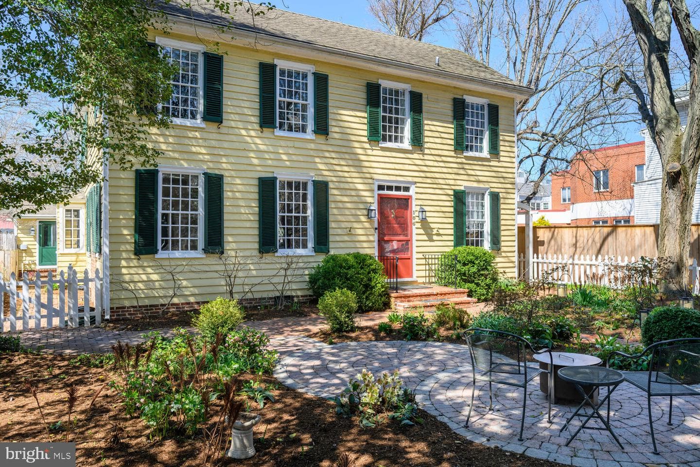 106 Queen Street S photo 72