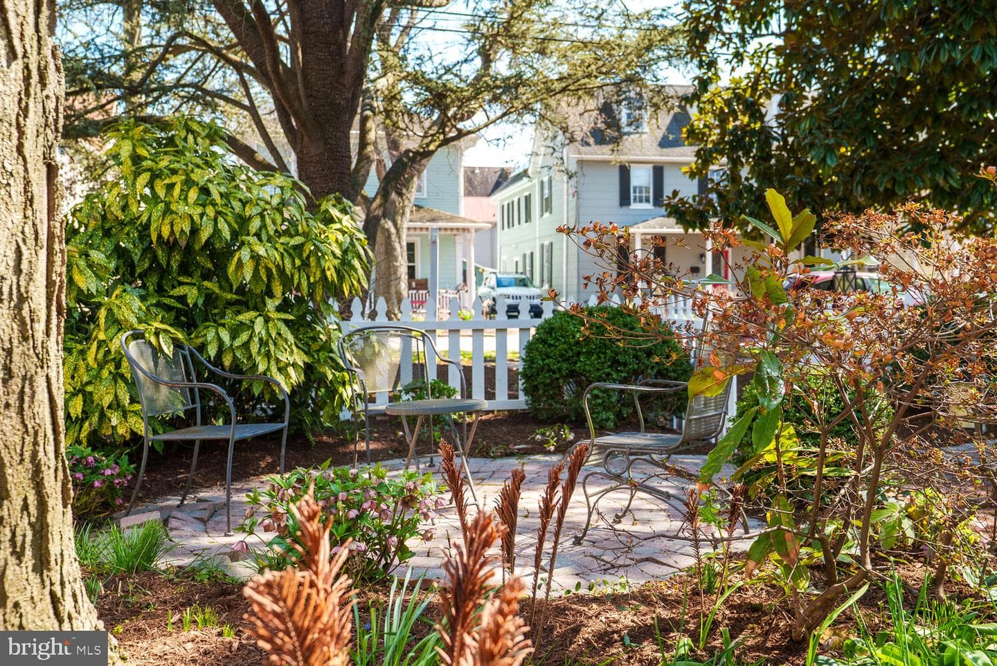 106 Queen Street S photo 74