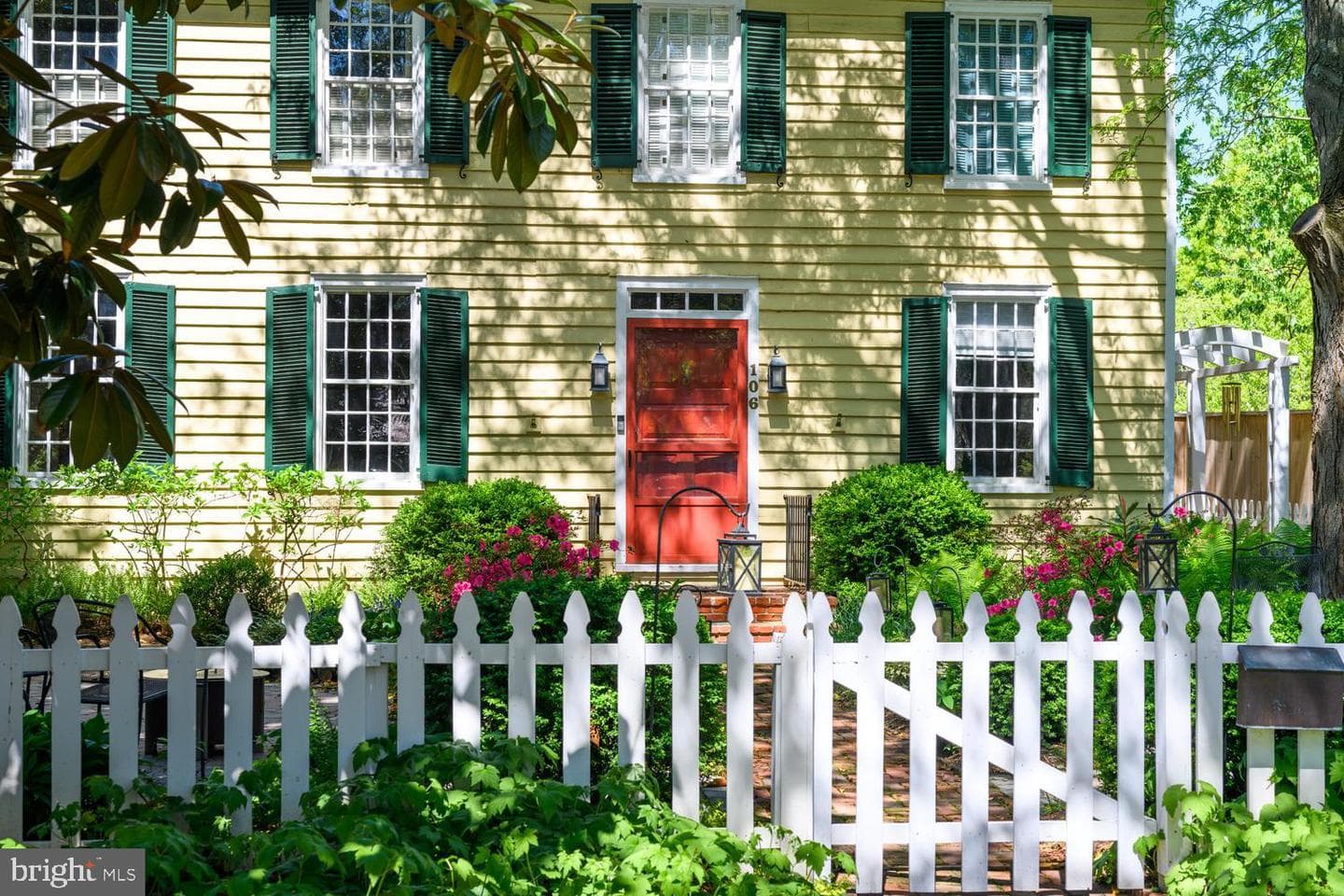 106 Queen Street S photo 8