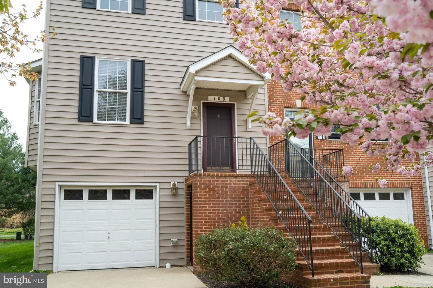 108 Oak Leaf Drive photo 4