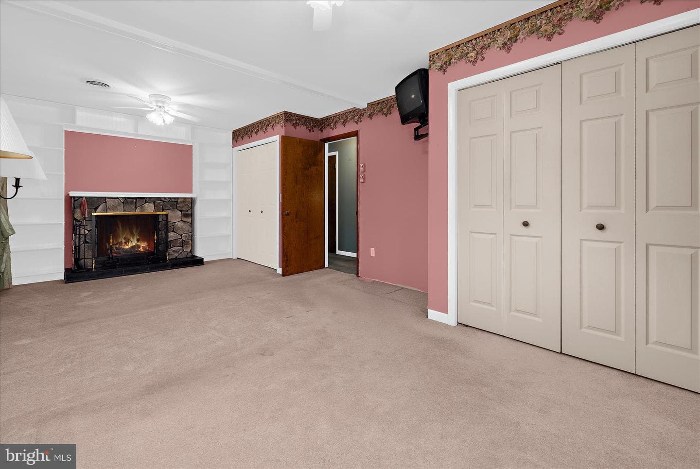 591 Mill Lane photo 32