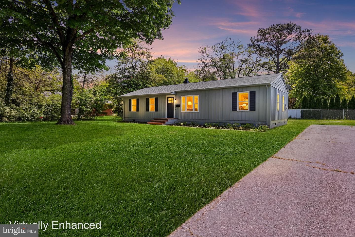 304 Hadaway Dr photo 2