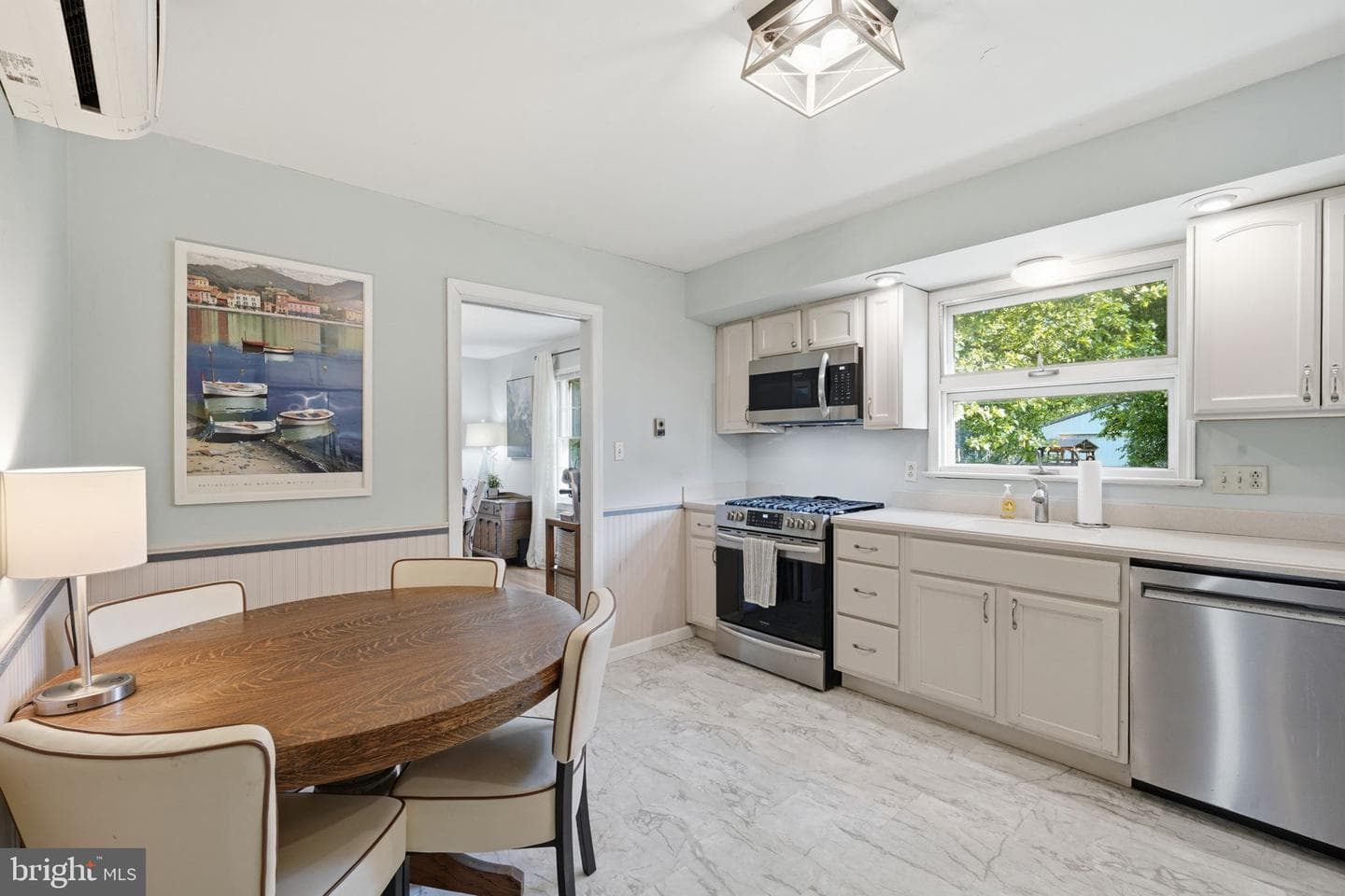 20916 Bayside Avenue photo 9