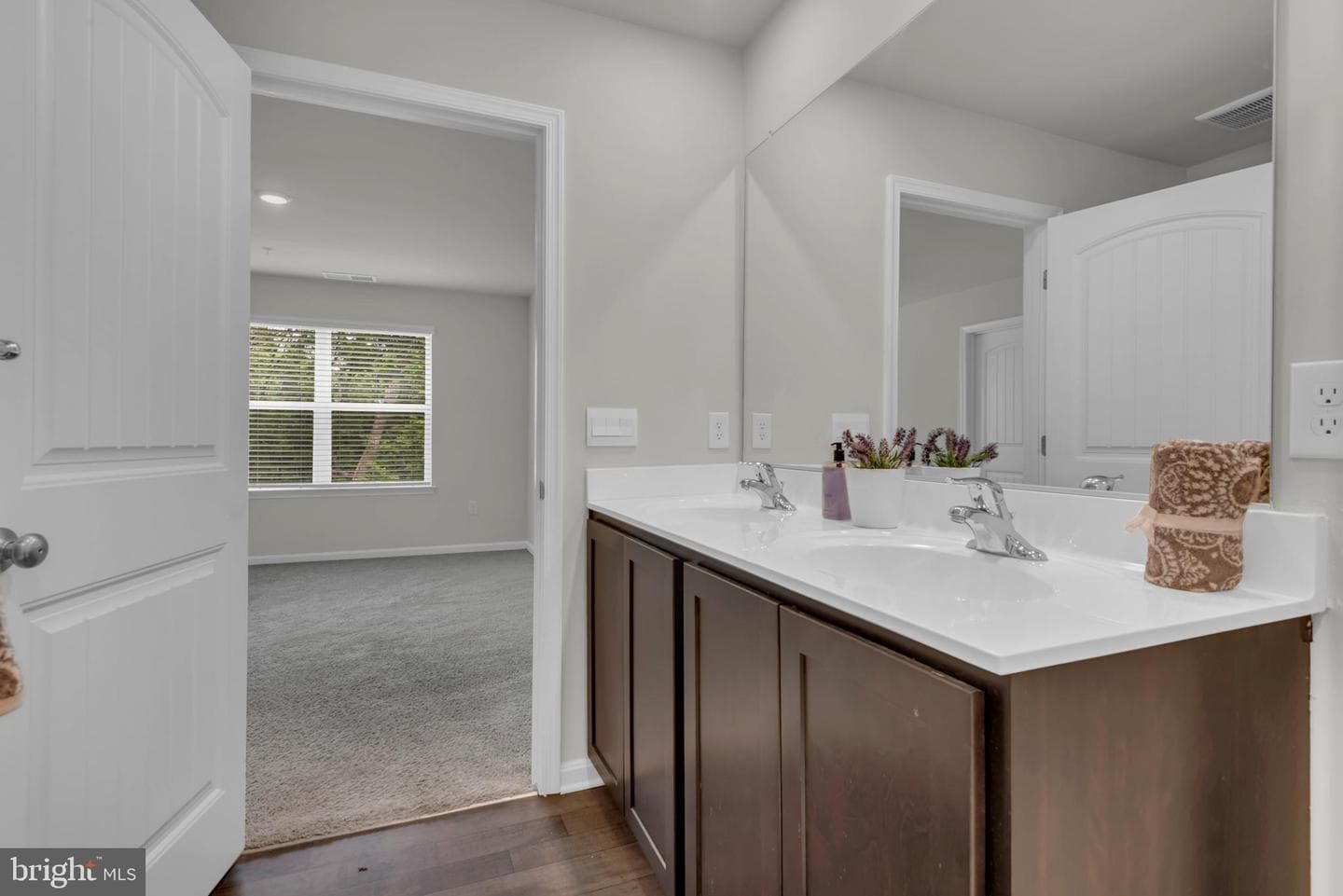 107 Flying Cloud Drive photo 24