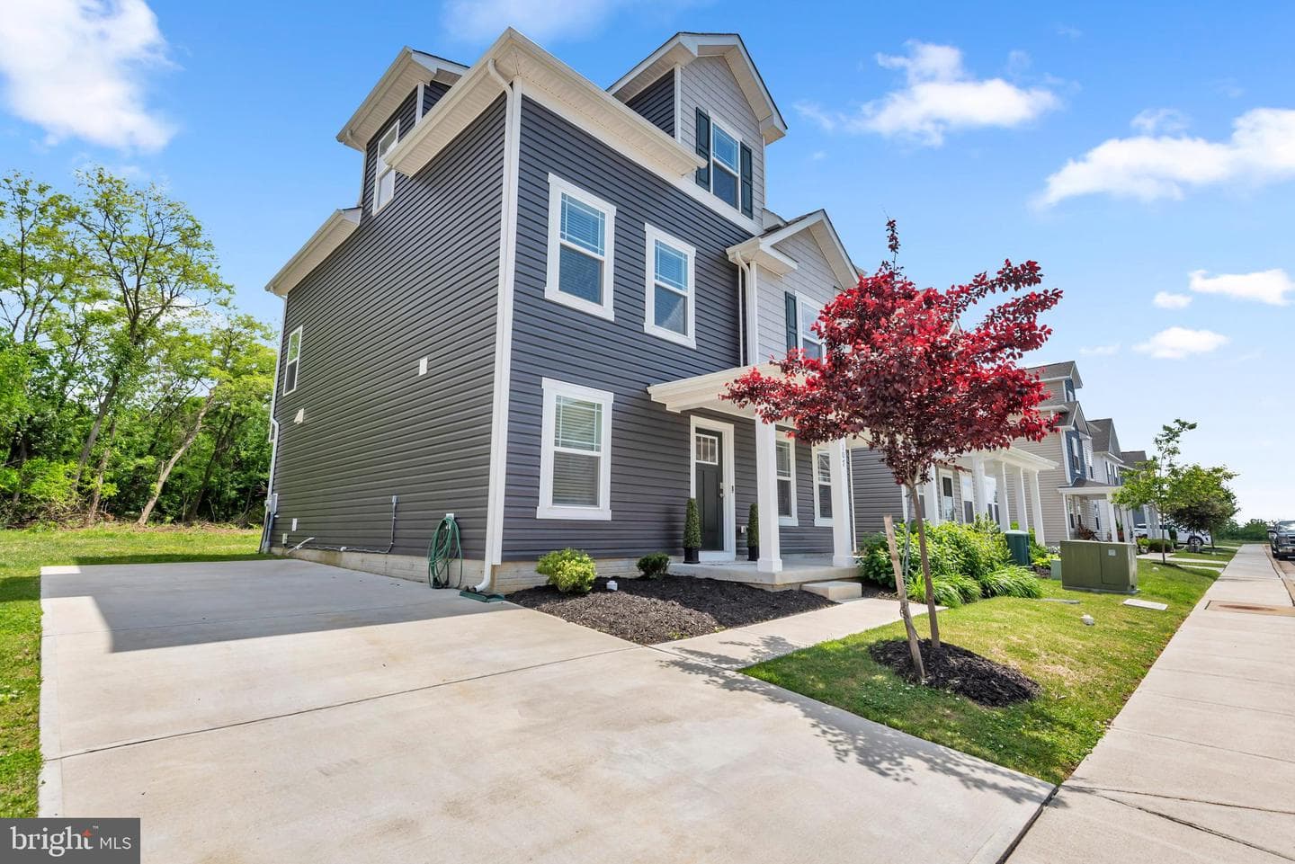 107 Flying Cloud Drive photo 3