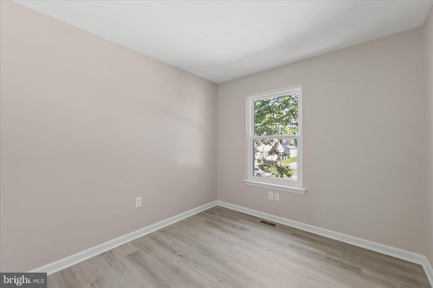 423 Calvert Street photo 16