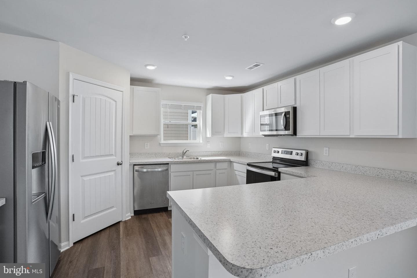 102 Flying Cloud Drive photo 24